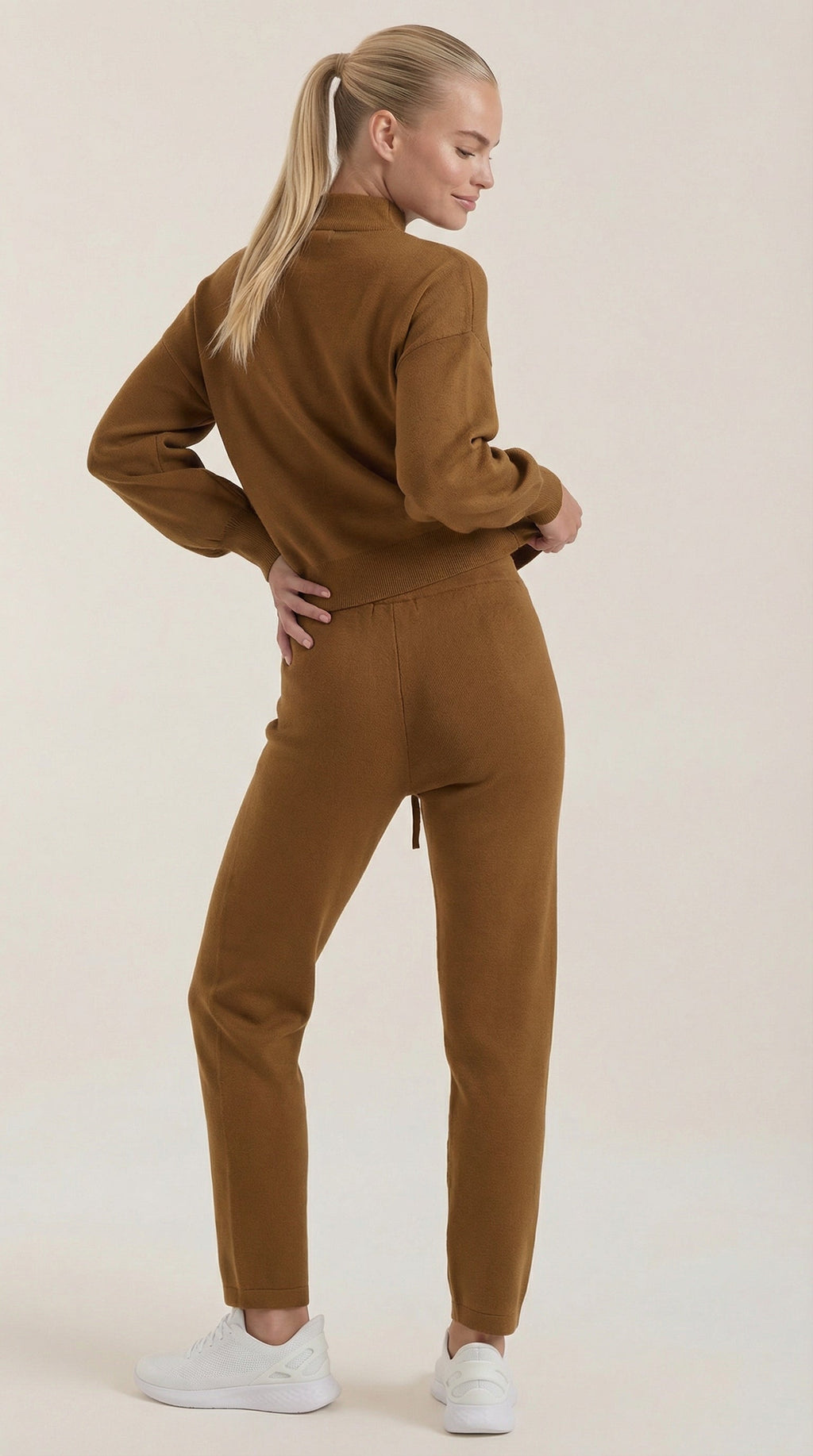 Conjunto Lounge Mavis Strick con Cuello Alto