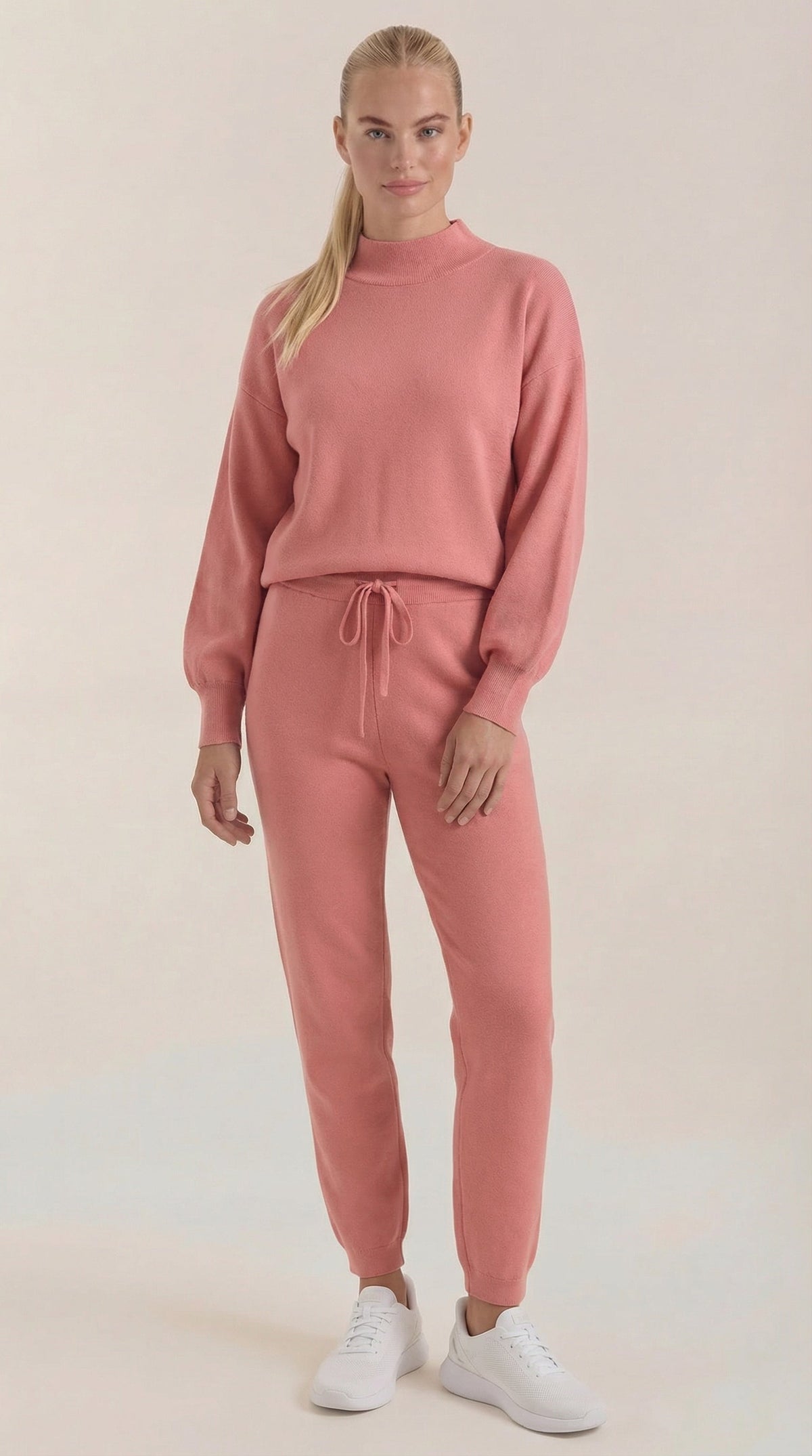 Conjunto Lounge Mavis Strick con Cuello Alto